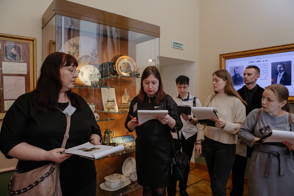 Учителя на уроке в музее, Екатерина Стрельцова (2).jpg Учителя на уроке в музее, Екатерина Стрельцова (2).jpg